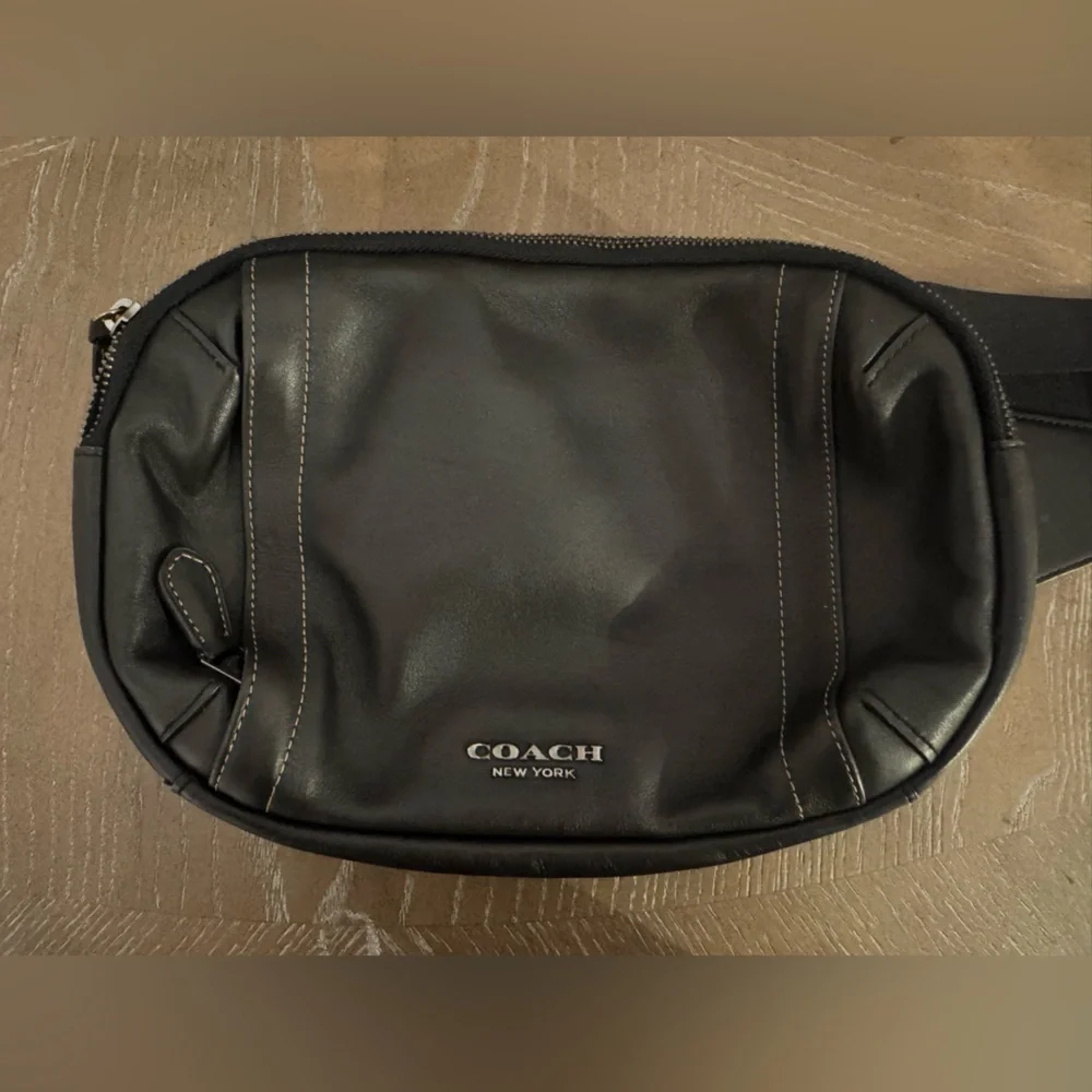 Coach Graham Utility Bag - Picture 1 of 4